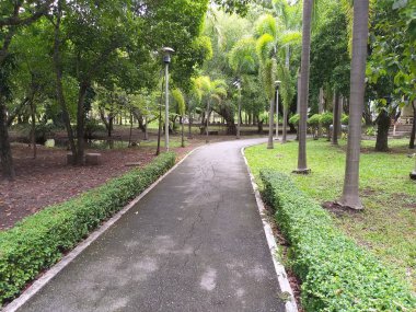 Doğa bahçesindeki geçidi kapatın.