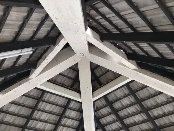 eski çatı pavyonu kadar yakın 