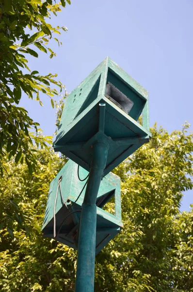 Speaker Distribuito Nel Giardino Naturale — Foto Stock