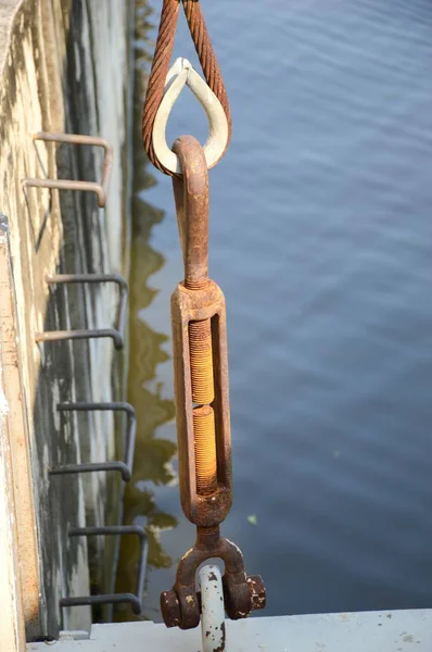 Close Old Rusty Sling — Stock Photo, Image