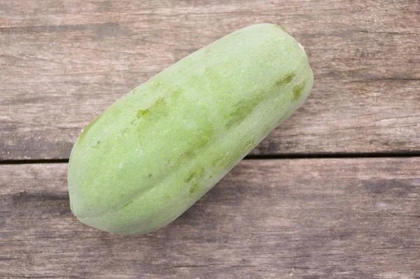 Grön Papaya Frukt Träplanka — Stockfoto