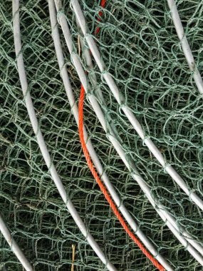 Bir balık ağına yakın dur.