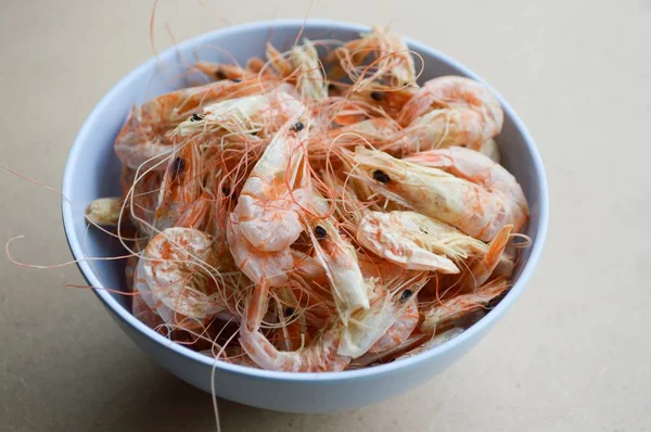 Udang Kering Asin Lantai Kayu — Stok Foto