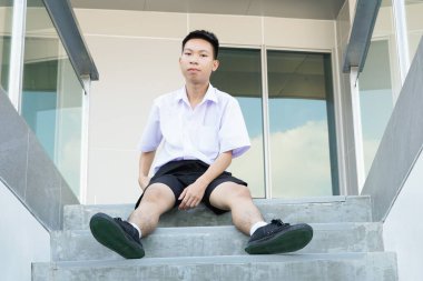 Taylandlı üniformalı öğrenciyi kapatın.