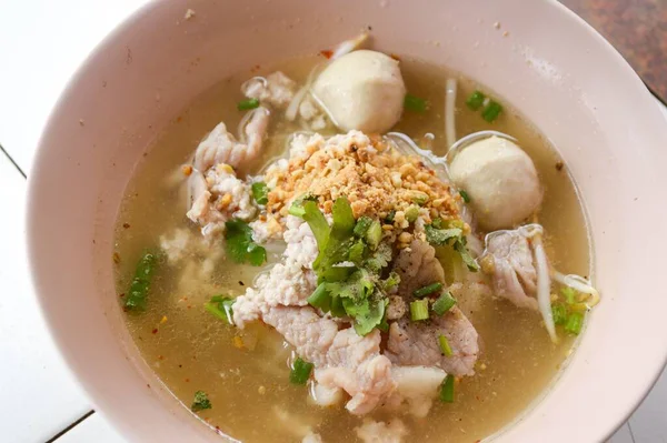 Baharatlı Tomyum Erişteli Tayland Yemeği — Stok fotoğraf