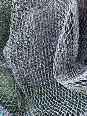 Bir balık ağına yakın dur.