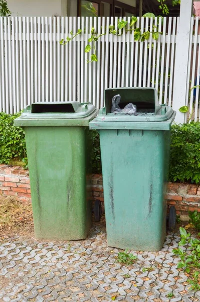 Plastic Bin Nature Garden — Stock Photo, Image