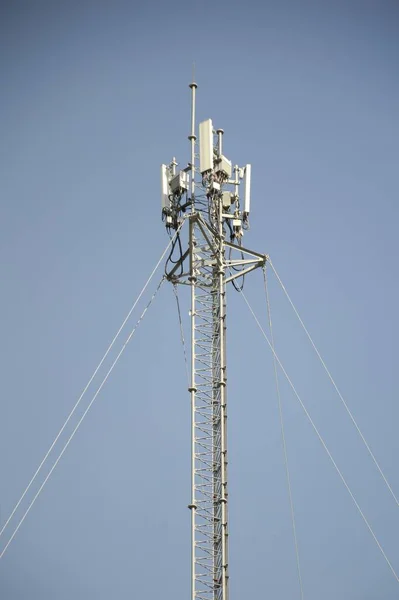 Πύργος Τηλεπικοινωνιών Πόλο Μπλε Ουρανό — Φωτογραφία Αρχείου