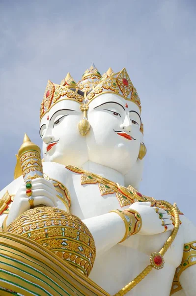 Mooi Groot Wit Standbeeld Van Brahma — Stockfoto