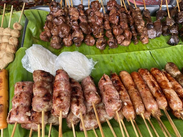 Frango Grelhado Folha Bambu Comida Rua — Fotografia de Stock