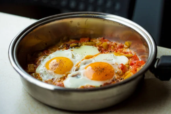 Huevos Revueltos Plato Ensaladas Junto —  Fotos de Stock