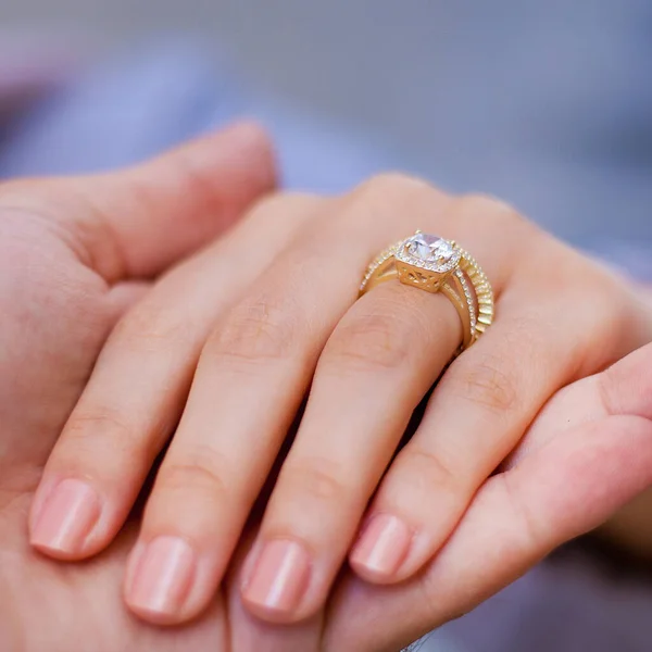 Plata Anillos Boda Con Dibujos Modelo Femenino Diferente Color Parte —  Fotos de Stock