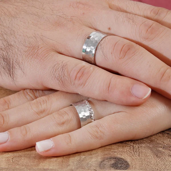 Pair Silver Wedding Rings Worn Finger Male Female Model — Stock Photo, Image