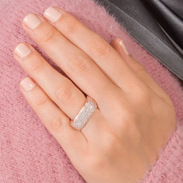 Women Silver Rings Pink Ground — Stock Photo, Image