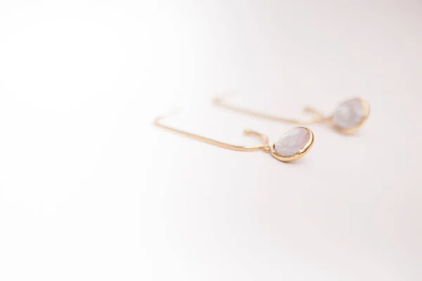 Boucles Oreilles Photographiées Sur Fond Blanc — Photo