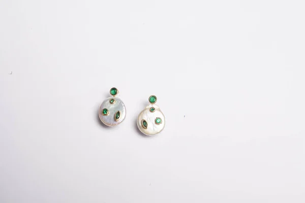 Boucles Oreilles Photographiées Sur Fond Blanc — Photo