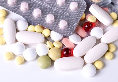 Çeşitli ilaç tıp tablet ve kapsül hap