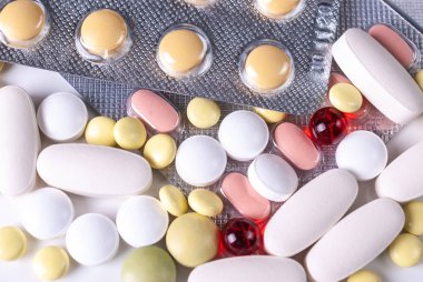 Vakumlu Ambalaj içinde ilaç tabletleri çeşitli