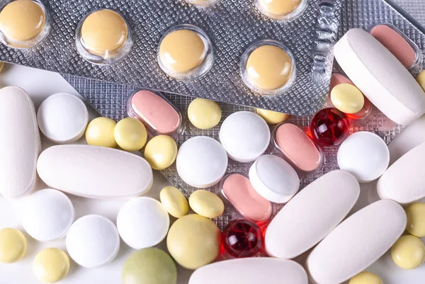 Vakumlu Ambalaj içinde ilaç tabletleri çeşitli