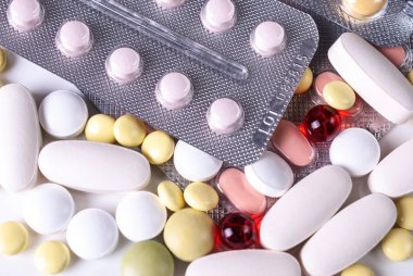 Vakumlu Ambalaj içinde ilaç tabletleri çeşitli