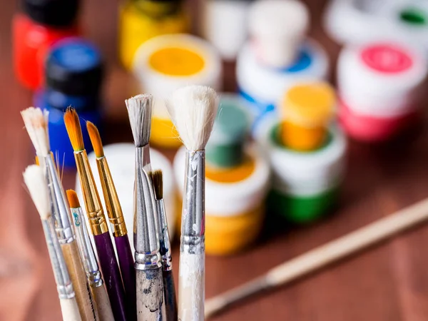 Bulanık bir arka plan üzerine çizmek için fırçalar