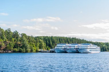 Valaam, Rusya Federasyonu - 6 Eylül 2017 ada: Konumu olan Bay deniz görünümü cruise gemi Valaam, Rusya