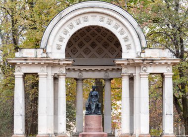Pavlovsk, Rusya 23 Ekim 2017: Maria Feodorovna Pavlovsk, Rusya'da anıt