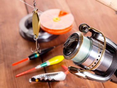 Olta takımı arka plan üzerinde sarı parlak yakın çekim ile spinial reel