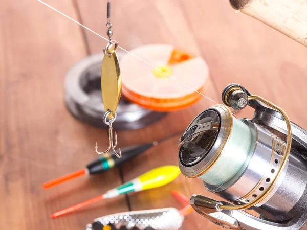 Olta takımı arka plan üzerinde sarı parlak yakın çekim ile spinial reel