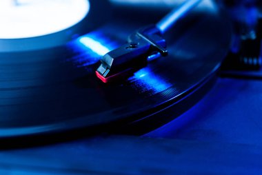 Yakın çekim turntable vinil kayıt oynatıcı