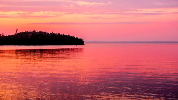 Lago Ladoga ao pôr do sol — Fotografia de Stock