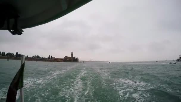 Barca Vela Nel Mare Adriatico Passando Isola Murano Venezia Burano — Video Stock