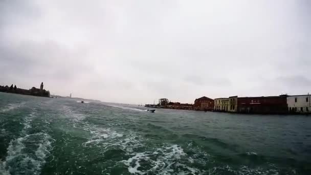 Navegando Barco Mar Adriático Pasando Por Isla Murano Venecia Burano — Vídeo de stock