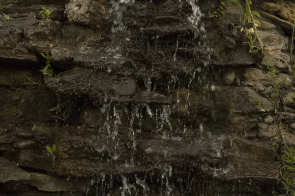 Крупный План Искусственный Водопад Известняка — стоковое фото