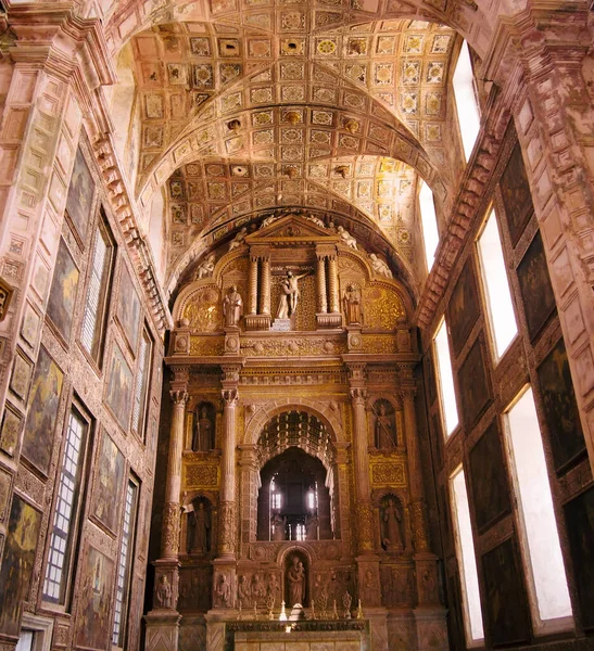 Kilisenin ve Assisi, Goa, Hindistan 'daki Aziz Francis Manastırı' nın manzarası.