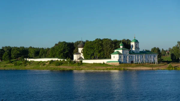 Mosteiro Mirozhsky Vista Mosteiro Mirozh Margem Oposta Pskov Rússia — Fotografia de Stock