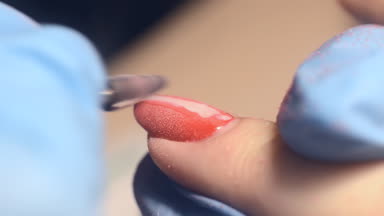 İşlem, manikür çivi bir freze kesici tarafından temizlik