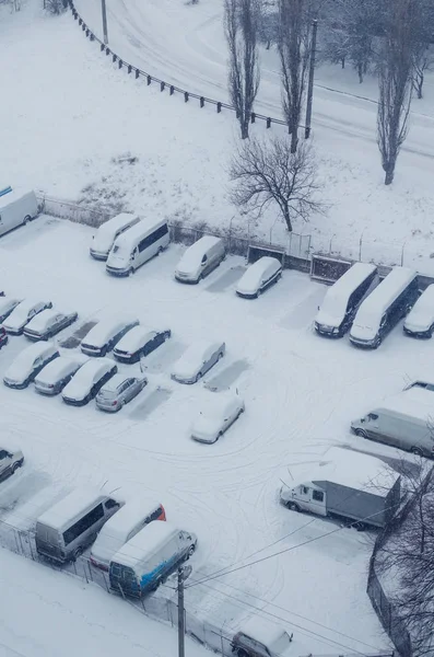 Auto Coperte Neve Nel Parcheggio Durante Una Nevicata — Foto Stock