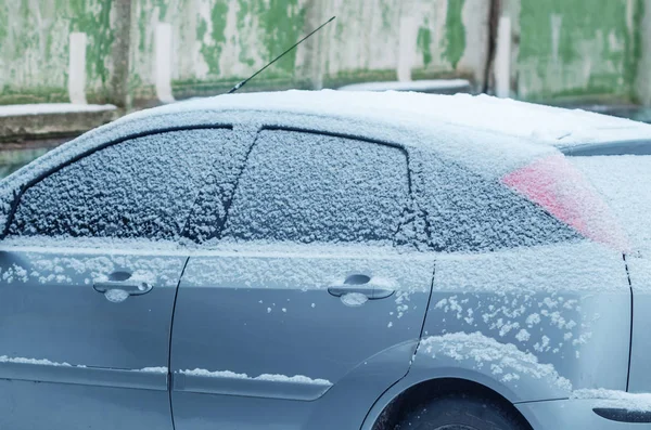 Auto Coperta Neve Finestre Ghiacciate — Foto Stock