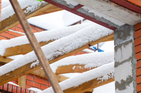 Vigas Madeira Para Telhado Coberto Com Neve — Fotografia de Stock