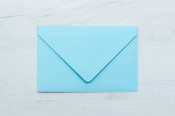 Blauer Briefumschlag Auf Dem Tisch Hintergrundstruktur — Stockfoto