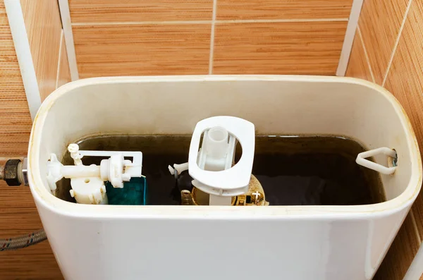 Брудна Іржава Вода Баку Зливу Туалеті — стокове фото