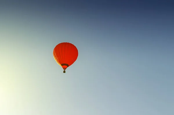 Ballon Air Chaud Coloré Contre Ciel Bleu — Photo