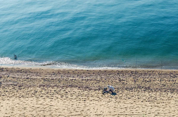 Pescador Solitário Está Pescando Praia Início Manhã — Fotografia de Stock