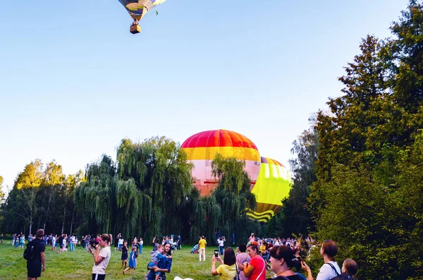 Belaya Tserkov, Ukraine, August 23, 2018 air balloon festival in the park. — Stock Photo, Image