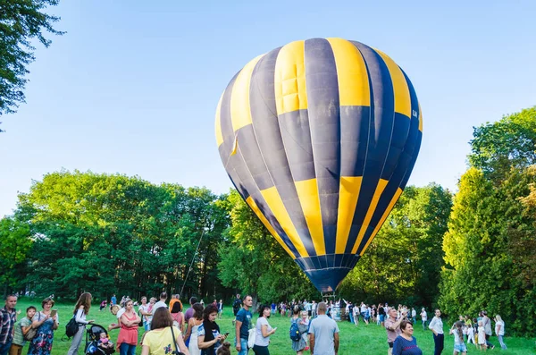 Belaya Tserkov, Ukraine, August 23, 2018 hot air balloon festival in the park. — Zdjęcie stockowe