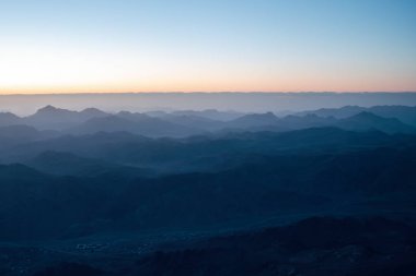 Musa 'nın dağından bak, Mısır dağlarında güzel bir gün doğumu.