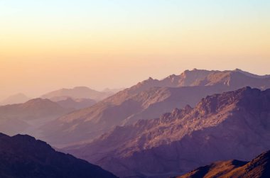 Musa 'nın dağından bak, Mısır dağlarında güzel bir gün doğumu.