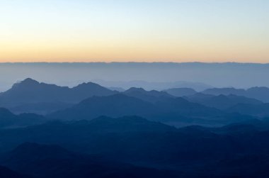 Musa 'nın dağından bak, Mısır dağlarında güzel bir gün doğumu.
