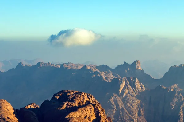 시내 반 도에 있는 이집트의 모세 산에서 바라본 아름다운 산 풍경 — 스톡 사진